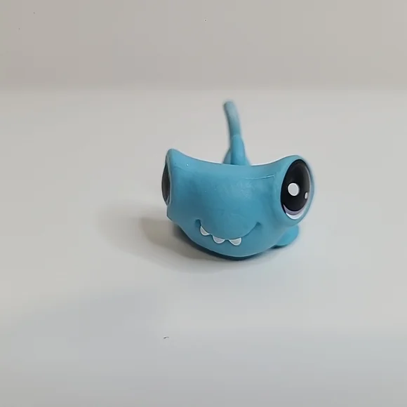 LITTLEST PET SHOP OTIS 1-68 HAMMERHEAD SHARK RARE LPS - Picture 2 of 6